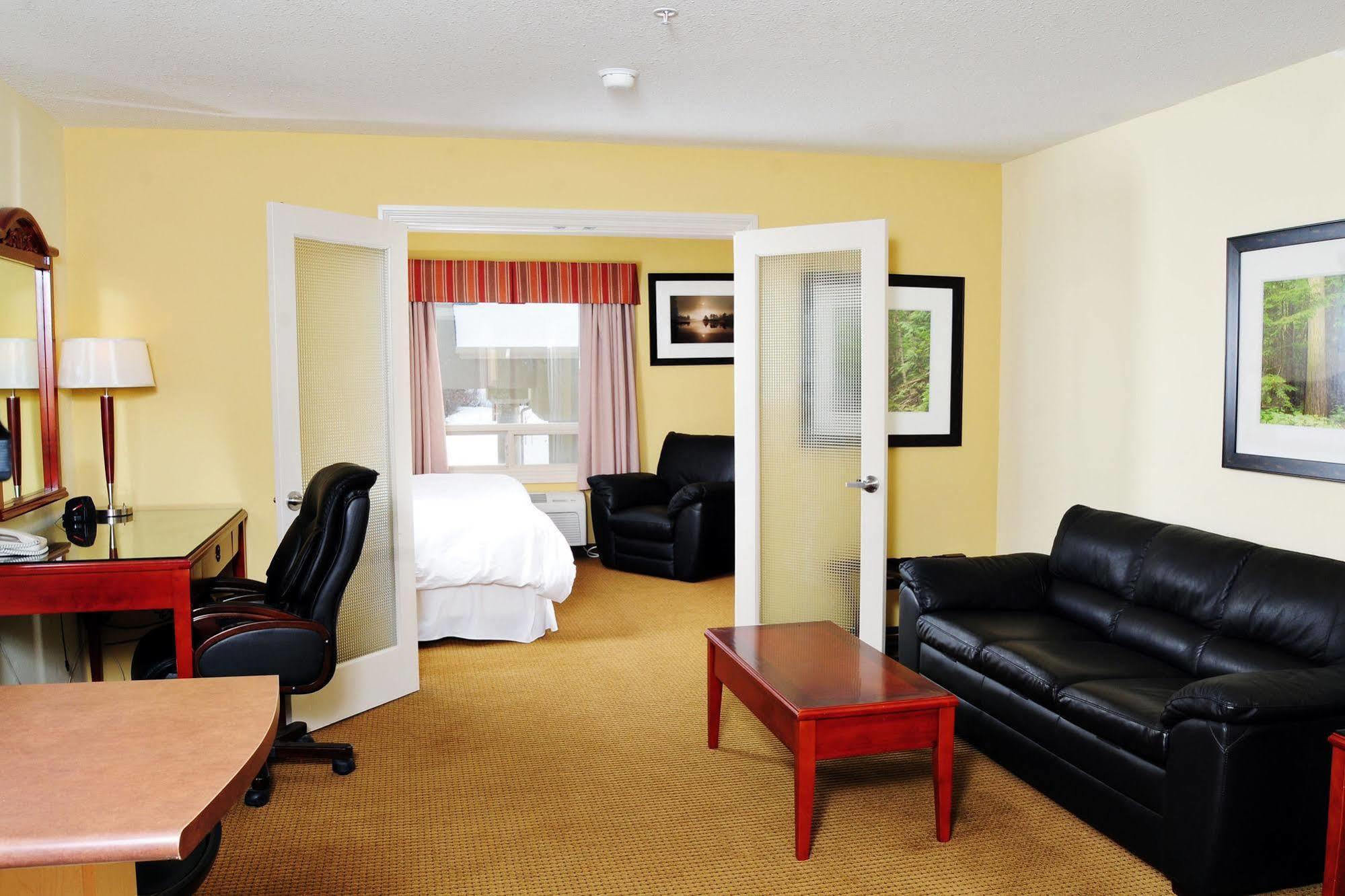 Trend Mountain Hotel & Conference Centre Tumbler Ridge Room photo